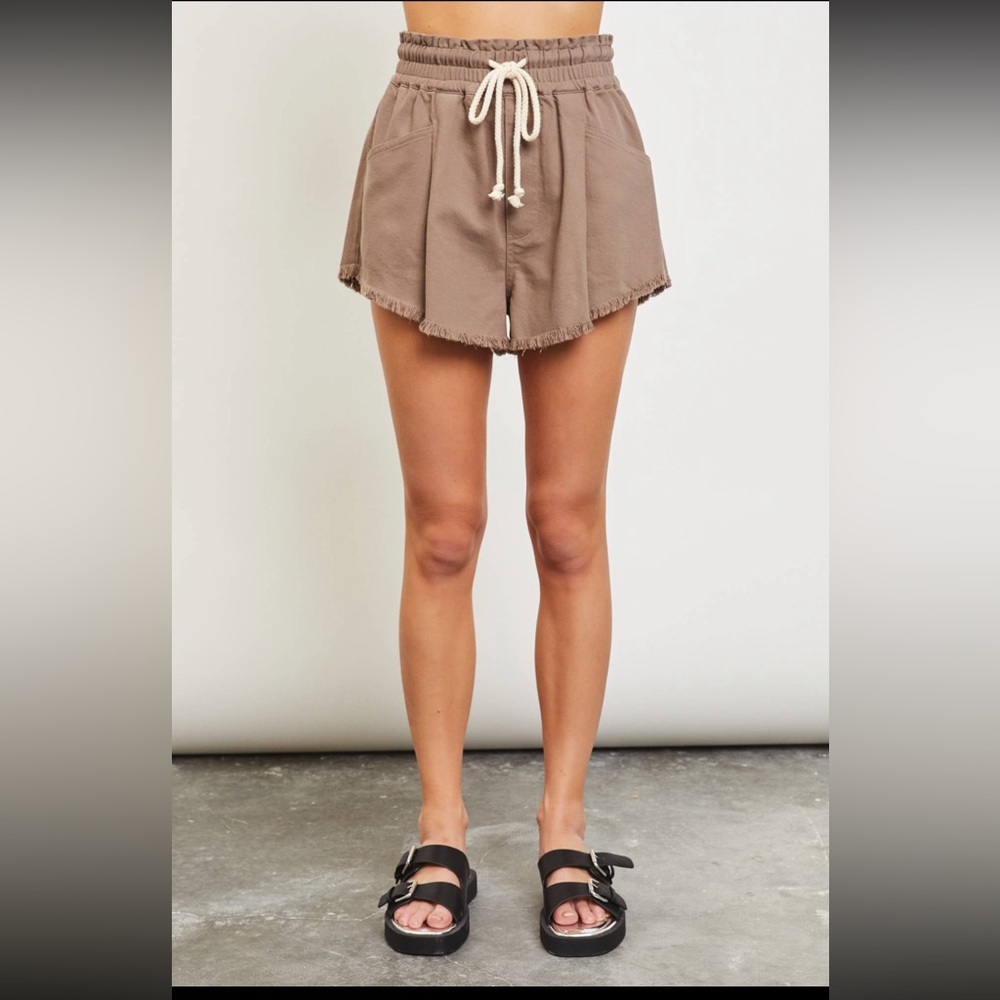 NWT frayed hem high waist shorts 🤎🤎🤎